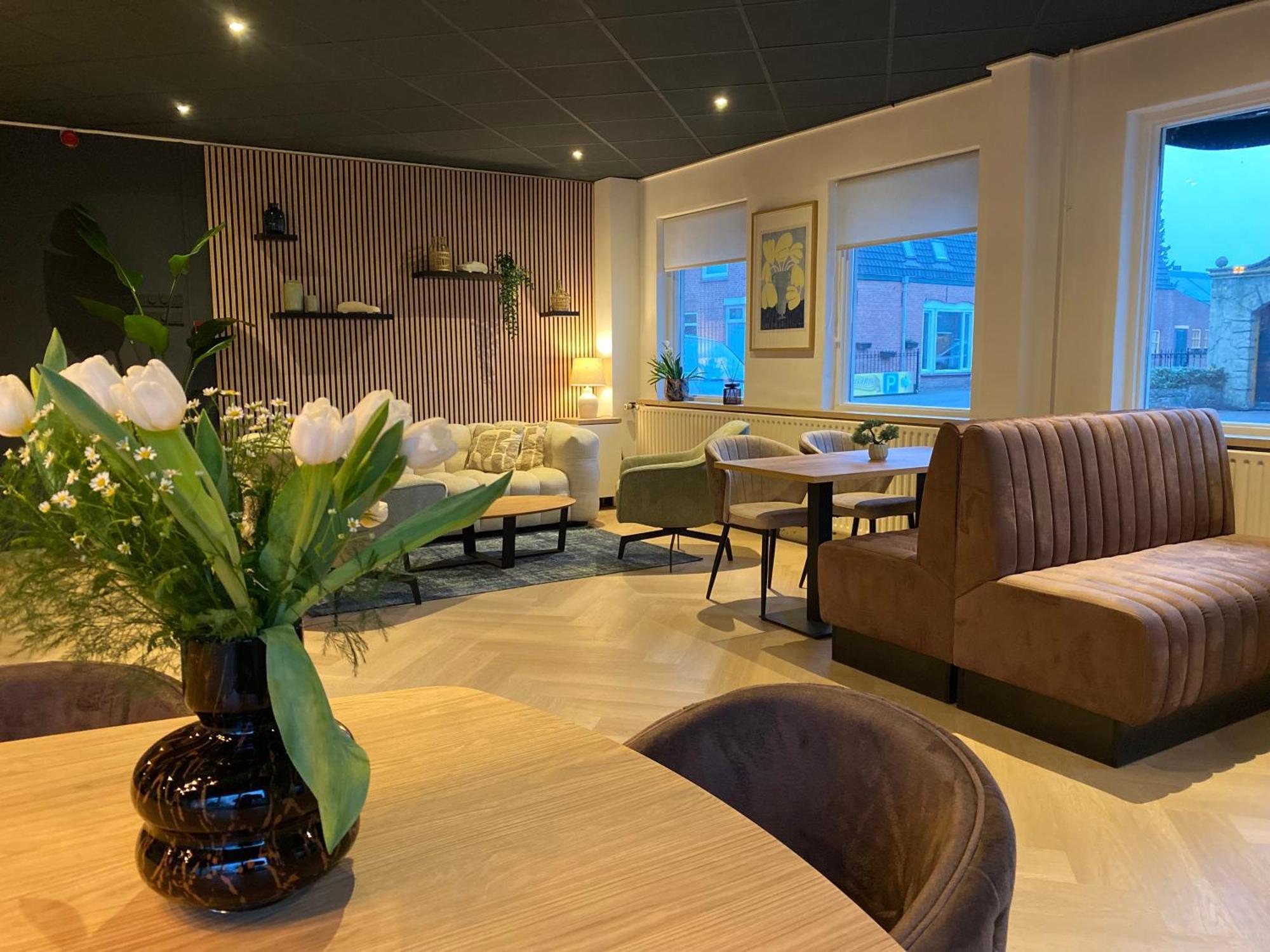 Hotel Emilia Kaatsheuvel Bagian luar foto