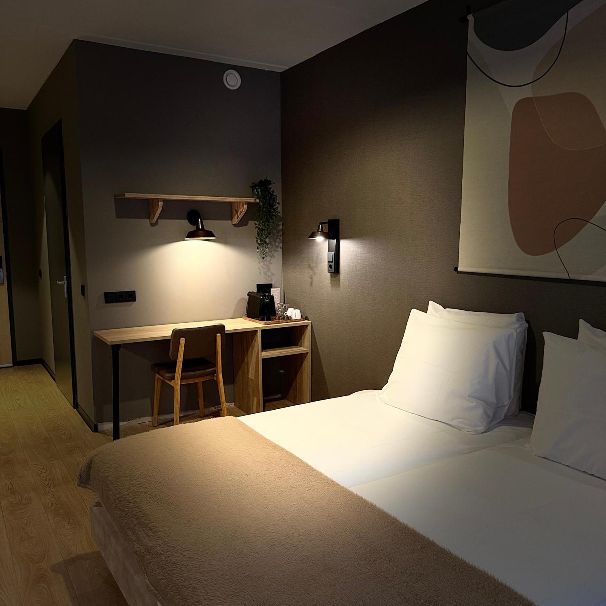 Hotel Emilia Kaatsheuvel Bagian luar foto