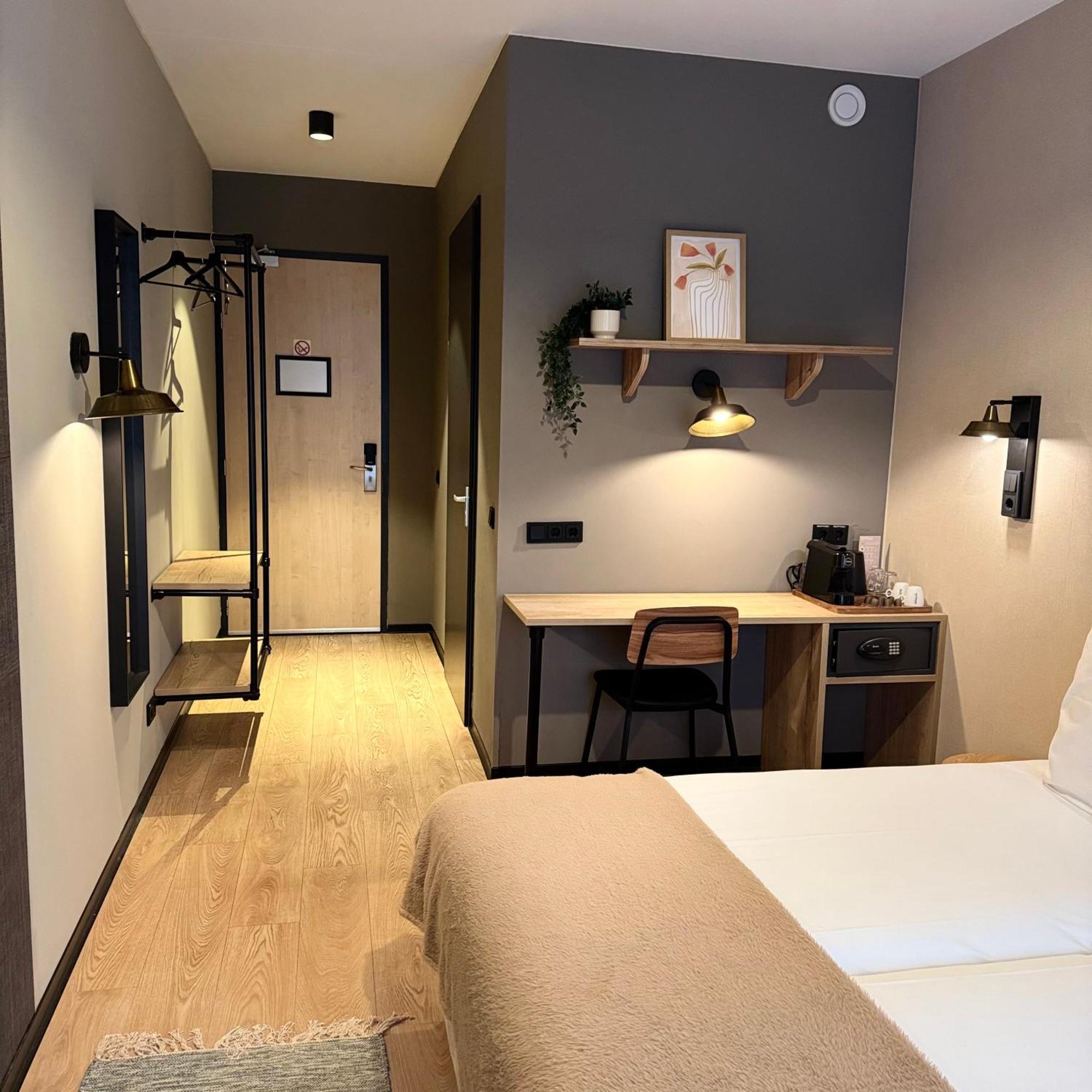 Hotel Emilia Kaatsheuvel Bagian luar foto
