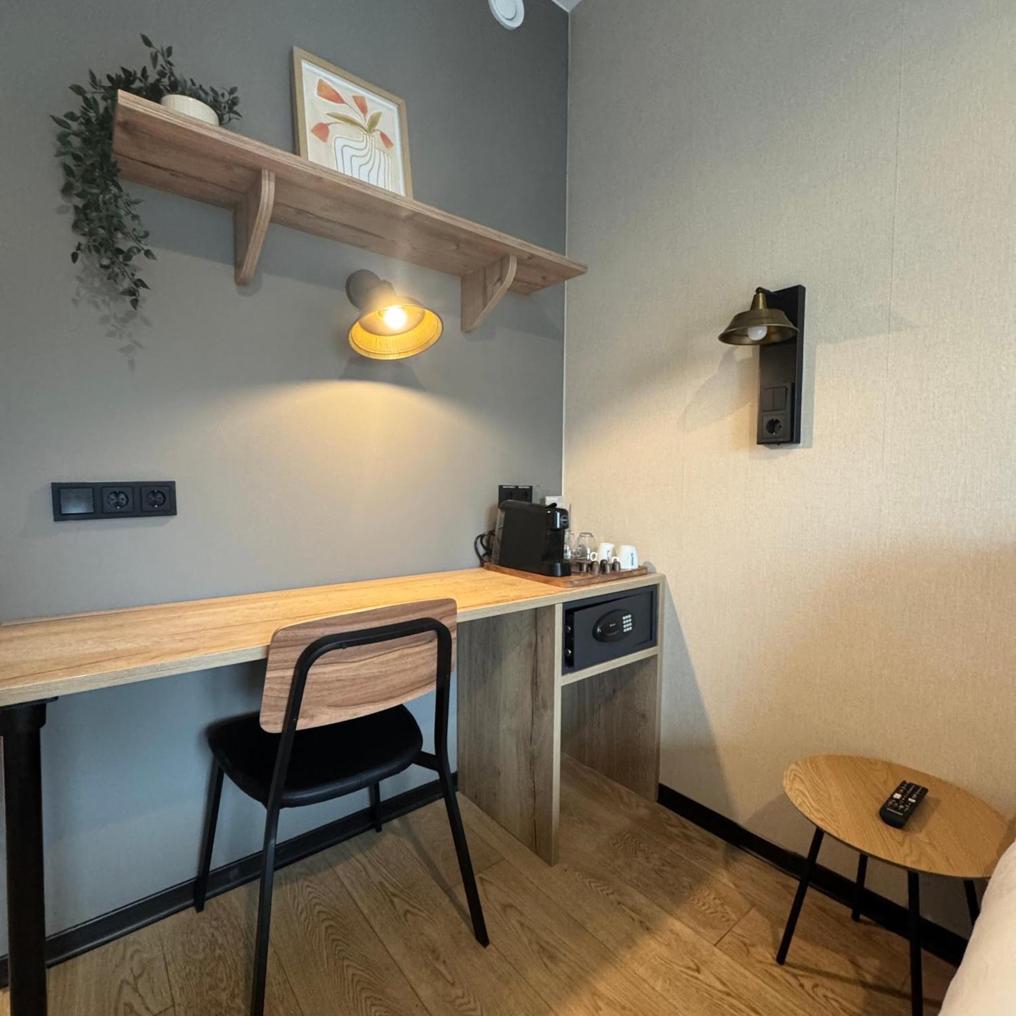 Hotel Emilia Kaatsheuvel Bagian luar foto