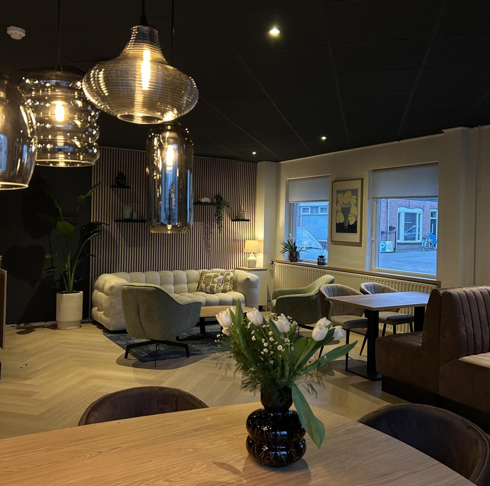 Hotel Emilia Kaatsheuvel Bagian luar foto