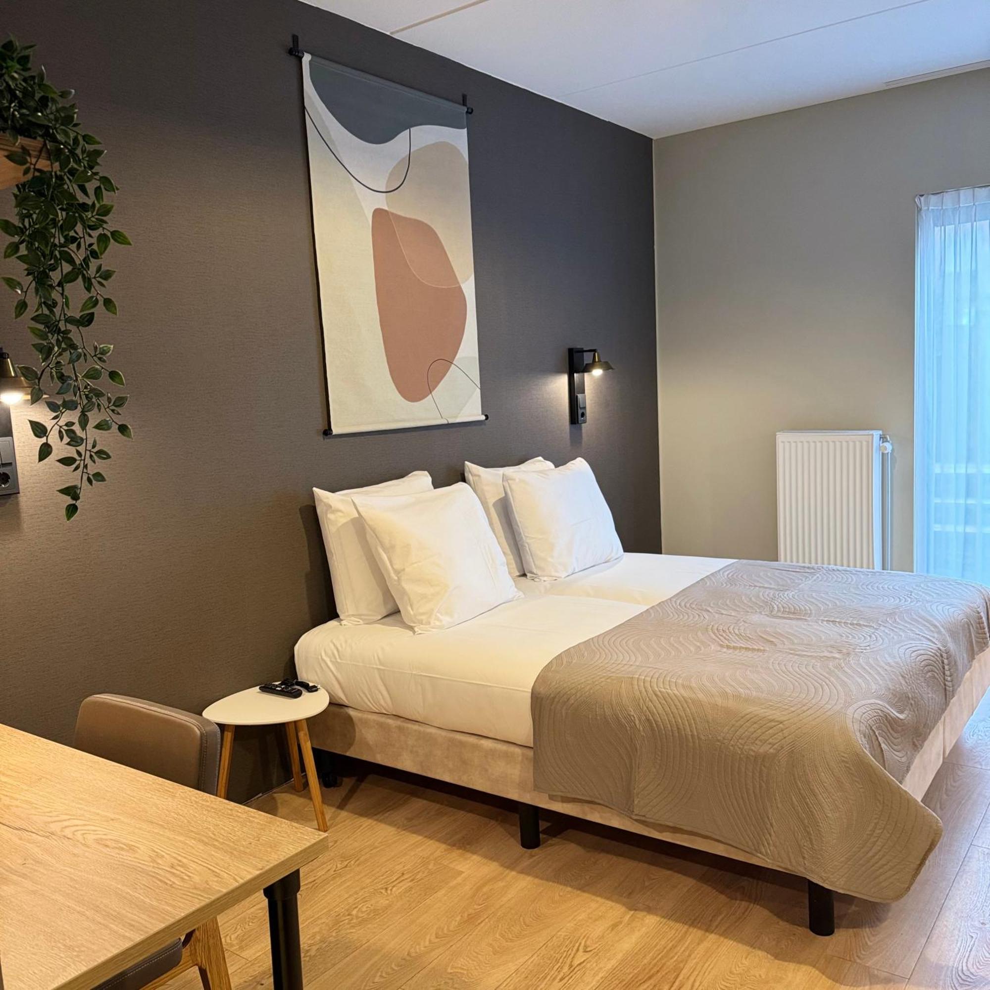 Hotel Emilia Kaatsheuvel Bagian luar foto
