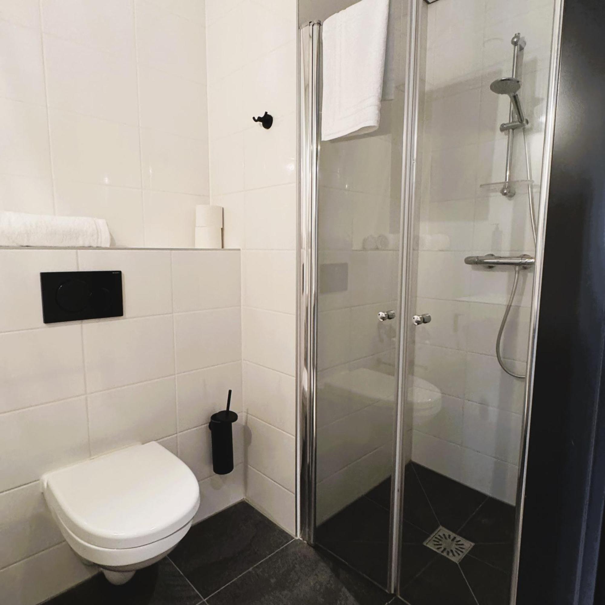 Hotel Emilia Kaatsheuvel Bagian luar foto
