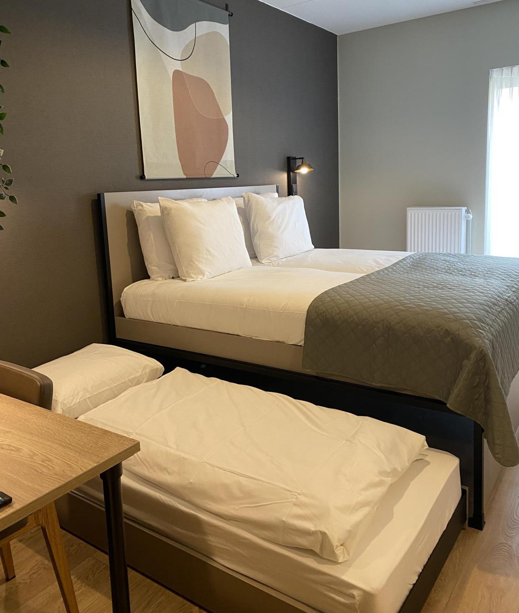 Hotel Emilia Kaatsheuvel Bagian luar foto