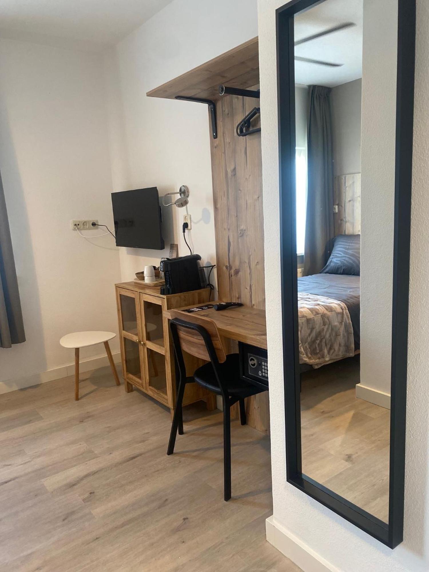 Hotel Emilia Kaatsheuvel Bagian luar foto